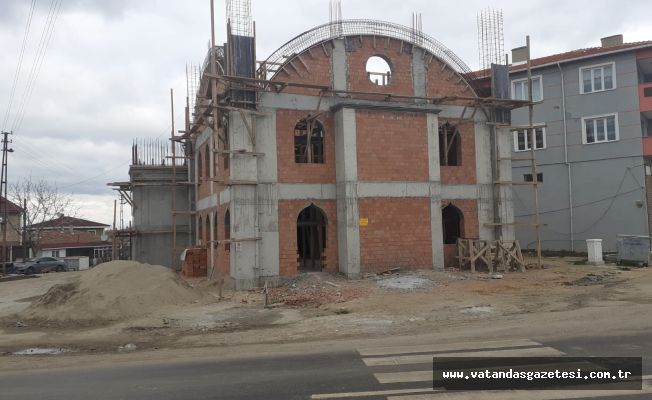 DEMİRHANLI CAMİİ’NİN YARISI TAMAMLANDI