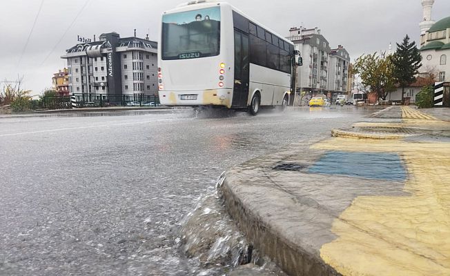 SAĞANAK YAĞIŞ HAYATI OLUMSUZ ETKİLEDİ