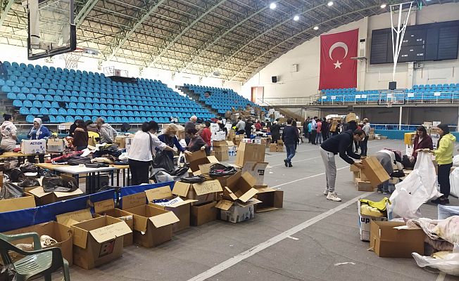 ‘SOSYAL MARKET’ DEPREMZEDENİN YANINDA