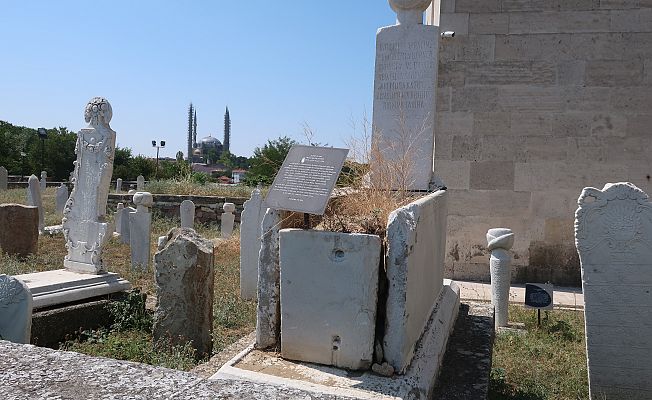 MUSA KAZIM EFENDİ’NİN KABRİ İLGİ BEKLİYOR