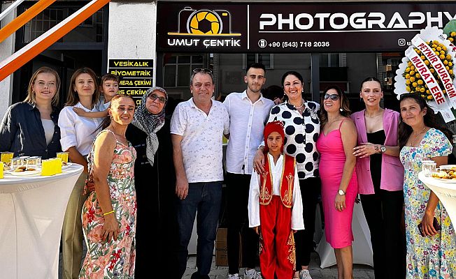 İBA, FOTOĞRAF STÜDYOSU AÇILIŞINA KATILDI