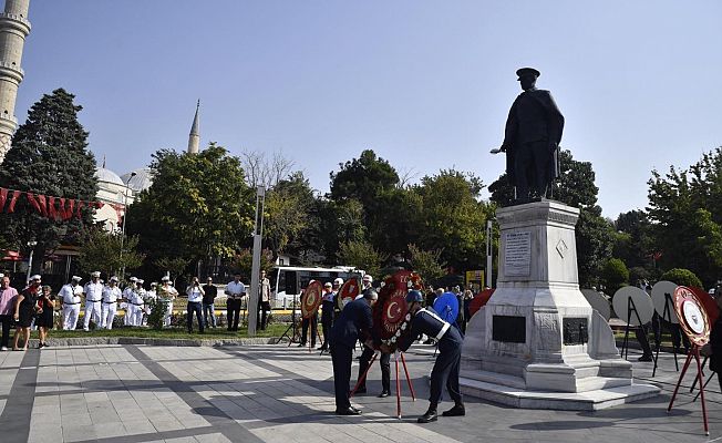 BÜYÜK ZAFER'İN 101. YILINDA ATA’YA ÇELENK SUNULDU