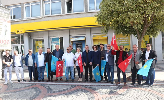 İYİ'LER, GAZETECİLERİN GÖZALTINA ALINMASINI PROTESTO ETTİ