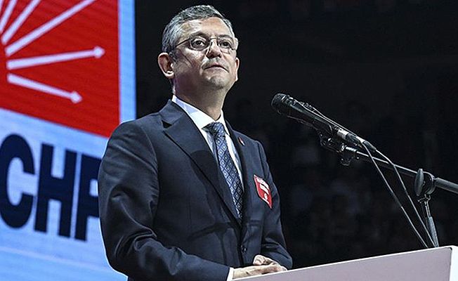 CHP DEĞİŞİMİ SEÇTİ ‘ÖZGÜR ÖZEL’ GENEL BAŞKAN SEÇİLDİ