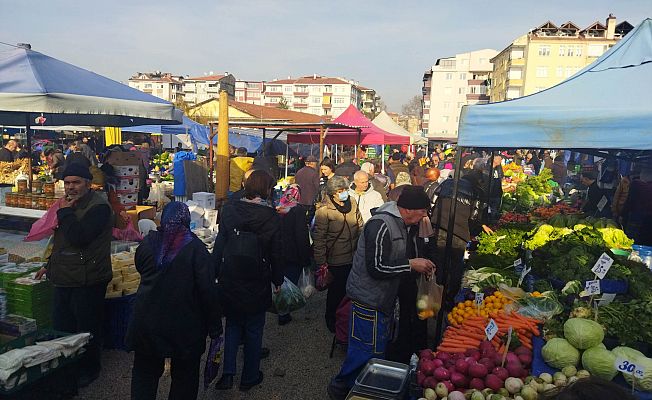 YILIN SON PAZARI DOLDU TAŞTI