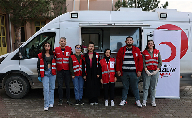 FİNAL DÖNEMİNDEKİ ÖĞRENCİLERE YİYECEK İKRAMI