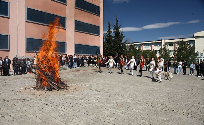 NEVRUZ ATEŞİ YANDI