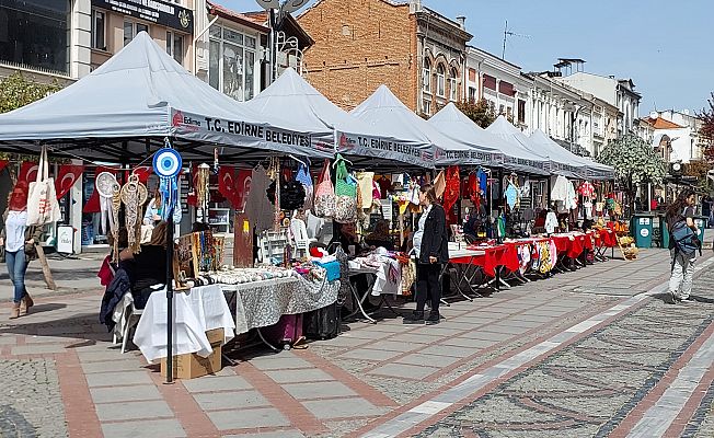 KADINLARDAN BAYRAM ÖNCESİ PAZAR