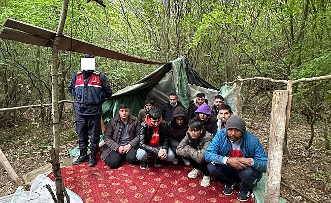 11 DÜZENSİZ GÖÇMEN YAKALANDI