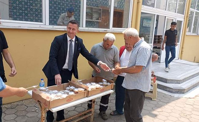 GELDİ, AŞURE DAĞITTI