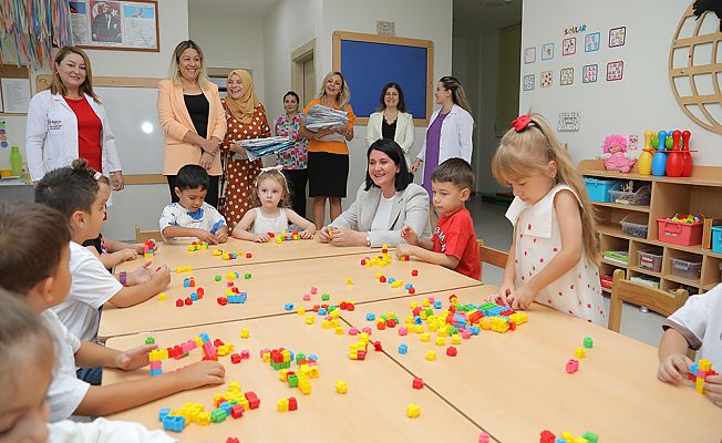 BAŞKAN GENCAN AKIN, MİNİKLERİN İLK GÜN HEYECANINA ORTAK OLDU