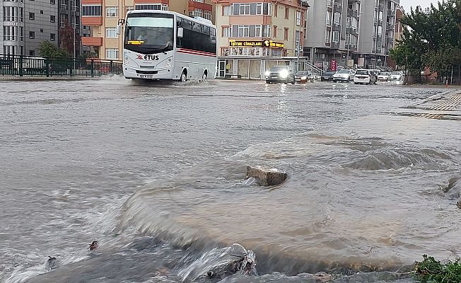 EDİRNE YAĞMURA TESLİM OLDU