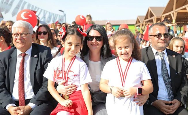 BAŞKAN GENCAN AKIN, CUMHURİYET COŞKUSUNU ÇOCUKLARLA BİRLİKTE YAŞADI