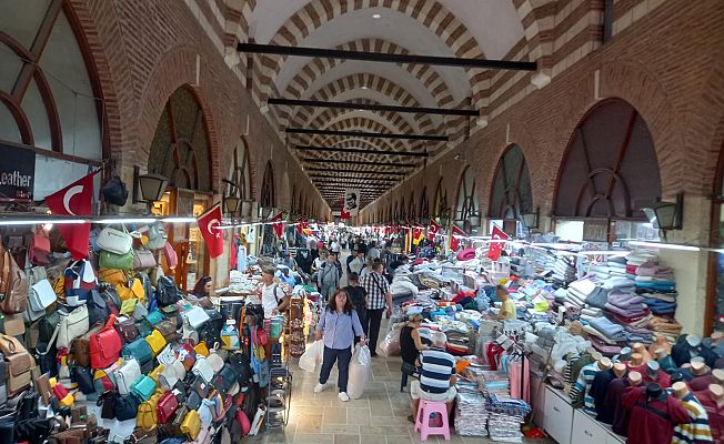 TARİHİ ÇARŞILARDA TURİST YOĞUNLUĞU