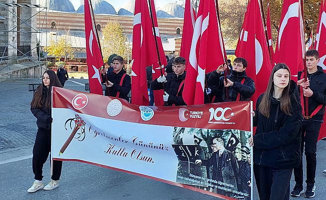 AYDINLIK YARINLARIN MİMARLARI ÖĞRETMENLER GÜNÜ COŞKUSU