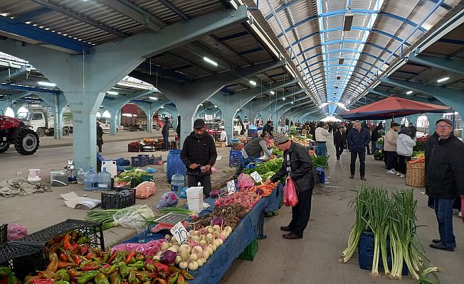 PAZAR VE MARKET FİYATLARI YARIŞIYOR