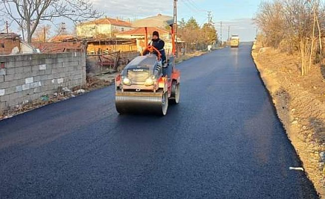 KÖYLERDE SICAK ASFALT ÇALIŞMALARI SÜRÜYOR