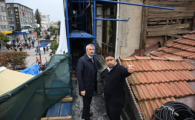 SARAÇLAR CADDESİ’NDE RESTORASYON ÇALIŞMALARI SÜRÜYOR