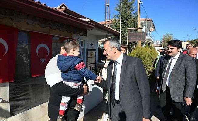 VALİ SEZER YENİKADIN KÖYÜ’NDE VATANDAŞLARLA BULUŞTU