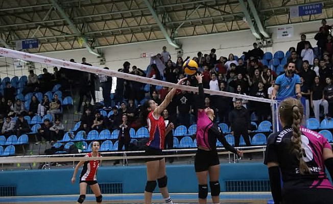 GENÇ KIZ VOLEYBOL ŞAMPİYONASI NEFES KESTİ