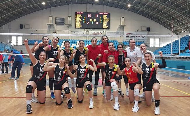 KADIN VOLEYBOL TAKIMI TAM YOL İLERİ