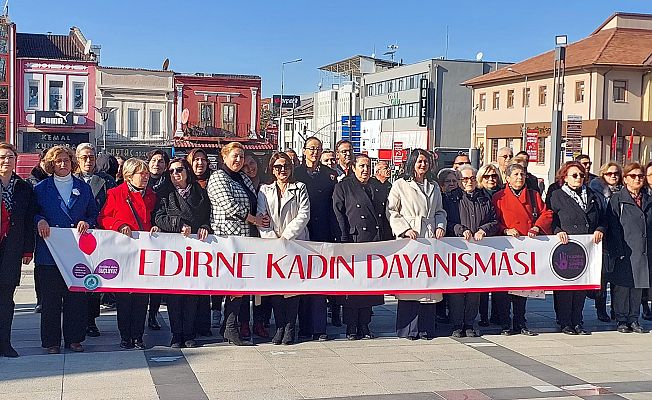 "KADINLAR OLMADAN, DEMOKRASİ OLMAZ"