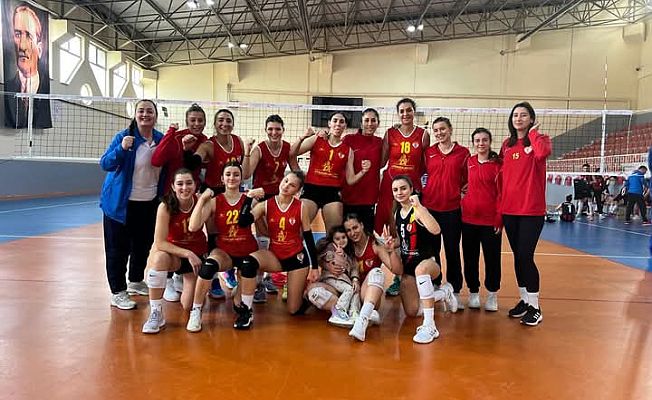 EDİRNESPOR KADIN VOLEYBOL TAKIMI PUANLA DÖNDÜ